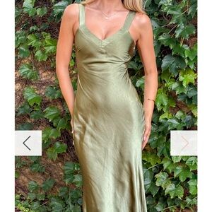 Green Sleeveless V-Neck Maxi Dress